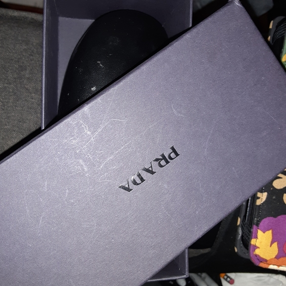 LADIES SUNGLASSES BY PRADA - Picture 2 of 6